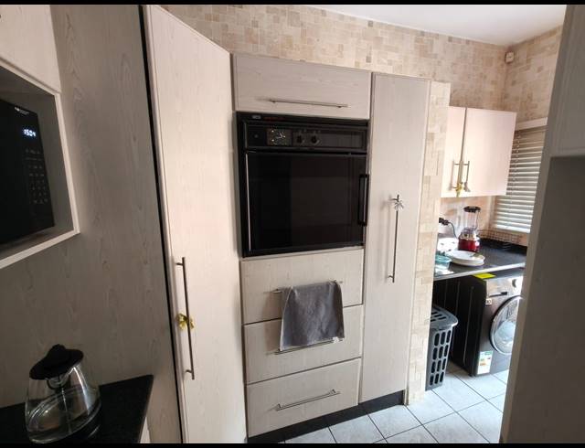 3 BEDROOM TOWNHOUSE FOR SALE IN SAFARI GARDENS